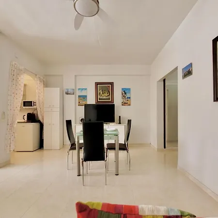 Among Plazas Apartment *