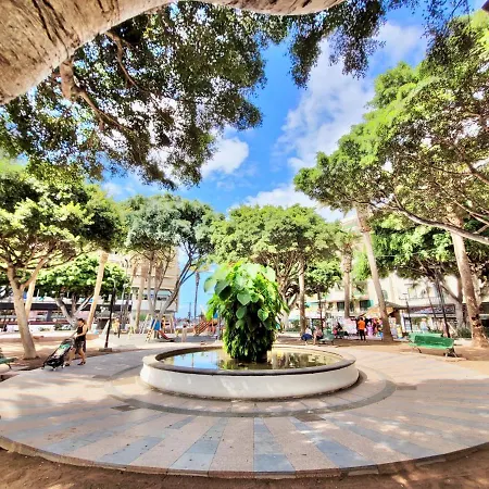 Among Plazas * Πουέρτο Ντε Λα Κρουζ